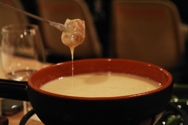 Kaasfondue in retro restaurant